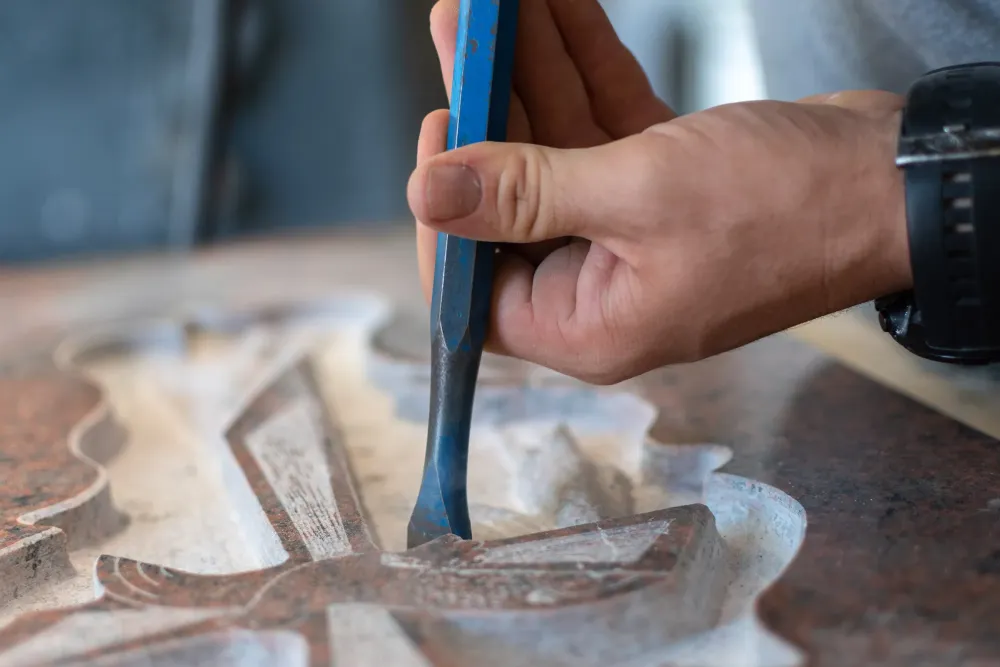 Gravures funéraires près de Bignan